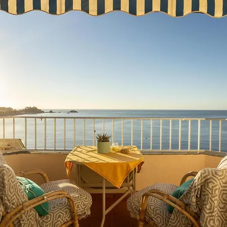 Sea-front Apartment *